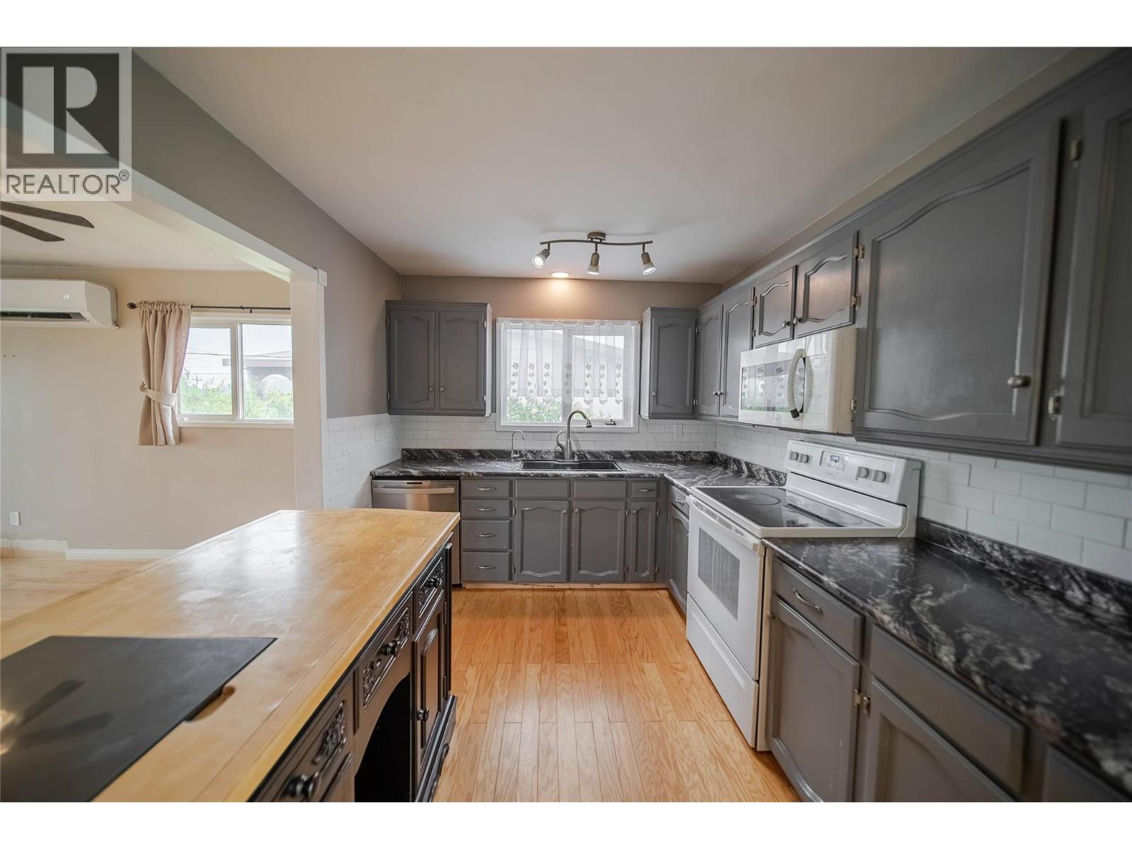 920 22nd Avenue S, Cranbrook, British Columbia  V1C 6Y7 - Photo 5 - 10359125