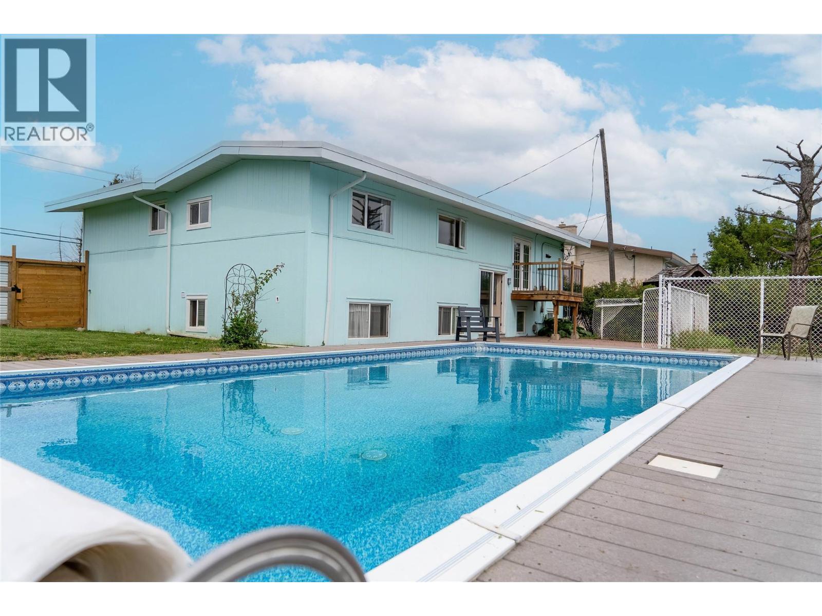 920 22nd Avenue S, Cranbrook, British Columbia  V1C 6Y7 - Photo 1 - 10359125