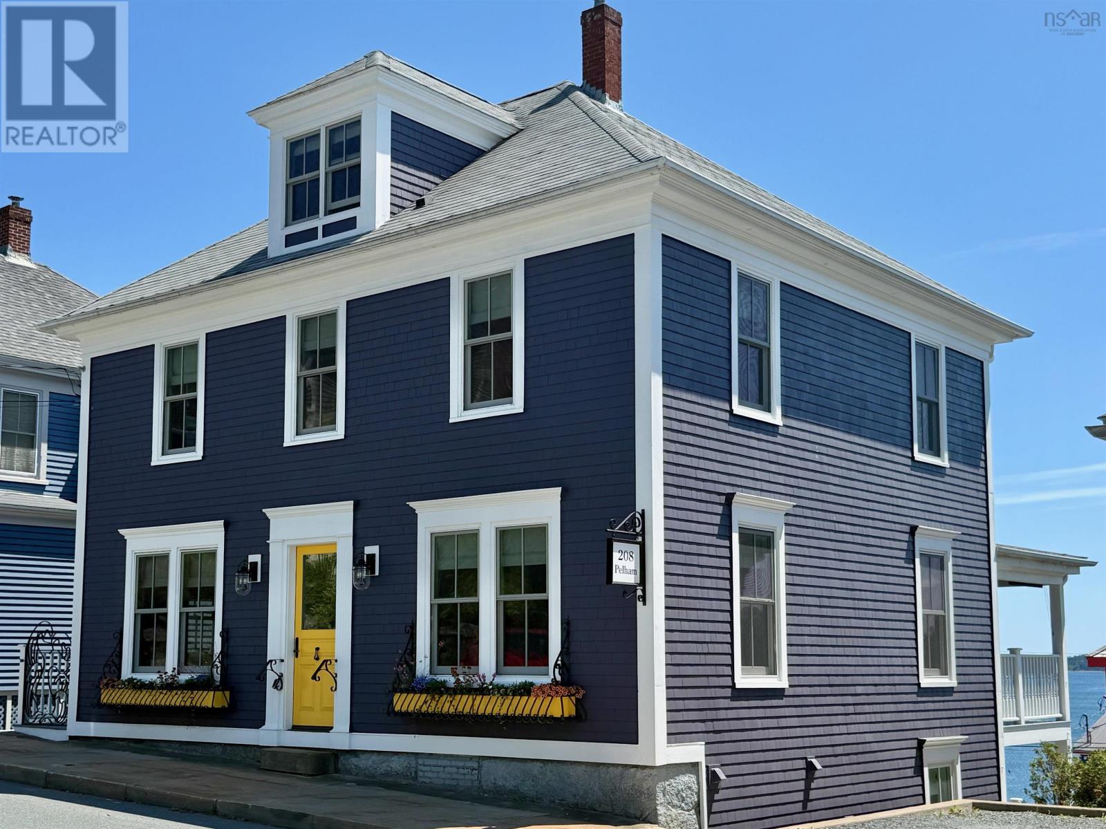 208 Pelham Street, Lunenburg, Nova Scotia  B0J 2C0 - Photo 2 - 202503264