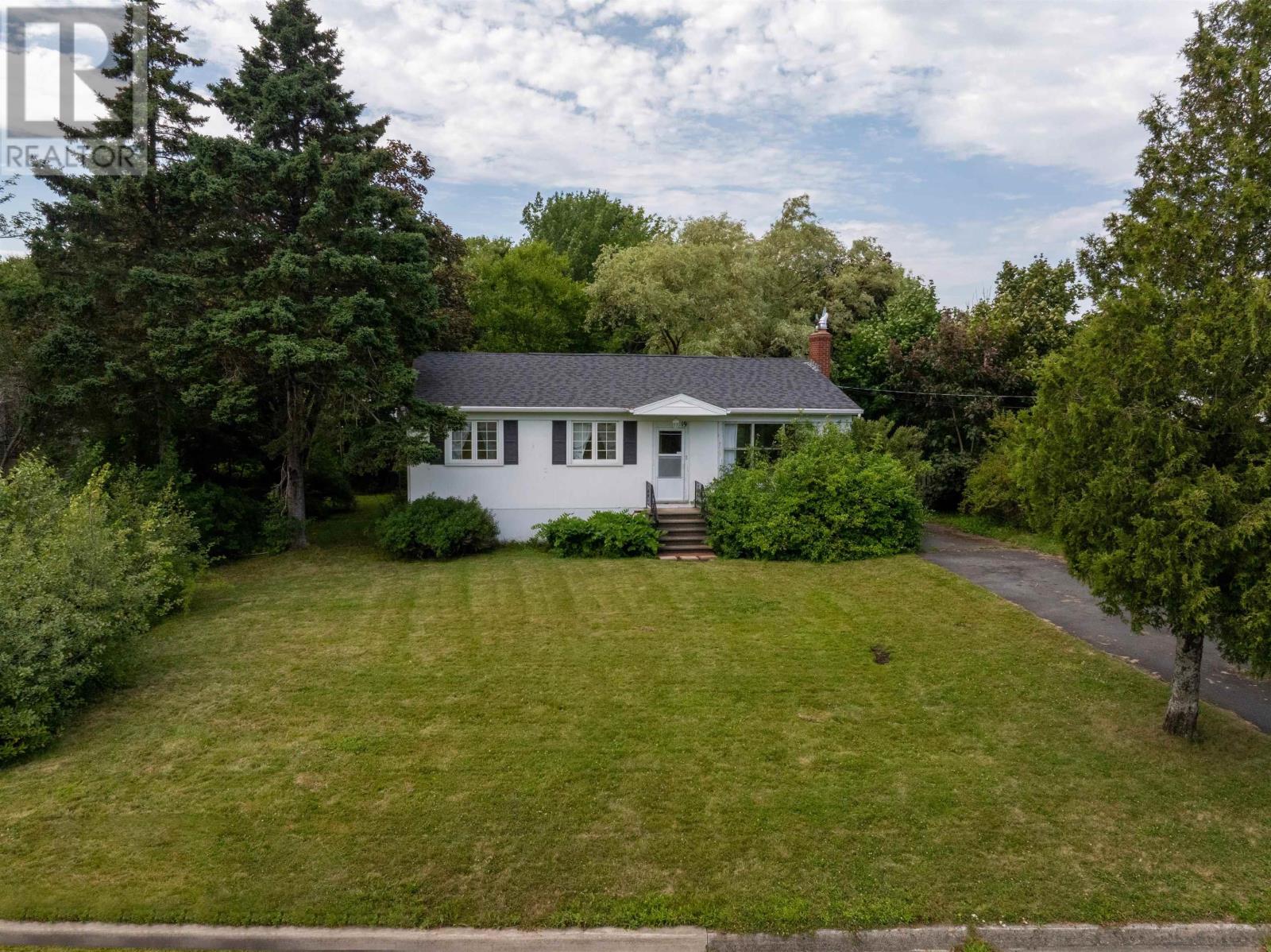 19 Digby Crescent, Dartmouth, Nova Scotia  B2W 2G1 - Photo 1 - 202519360