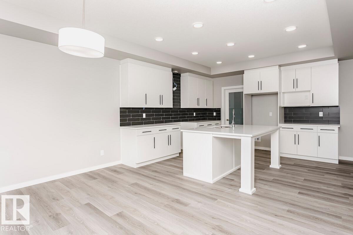 Property at 7207 182 AV NW image 5