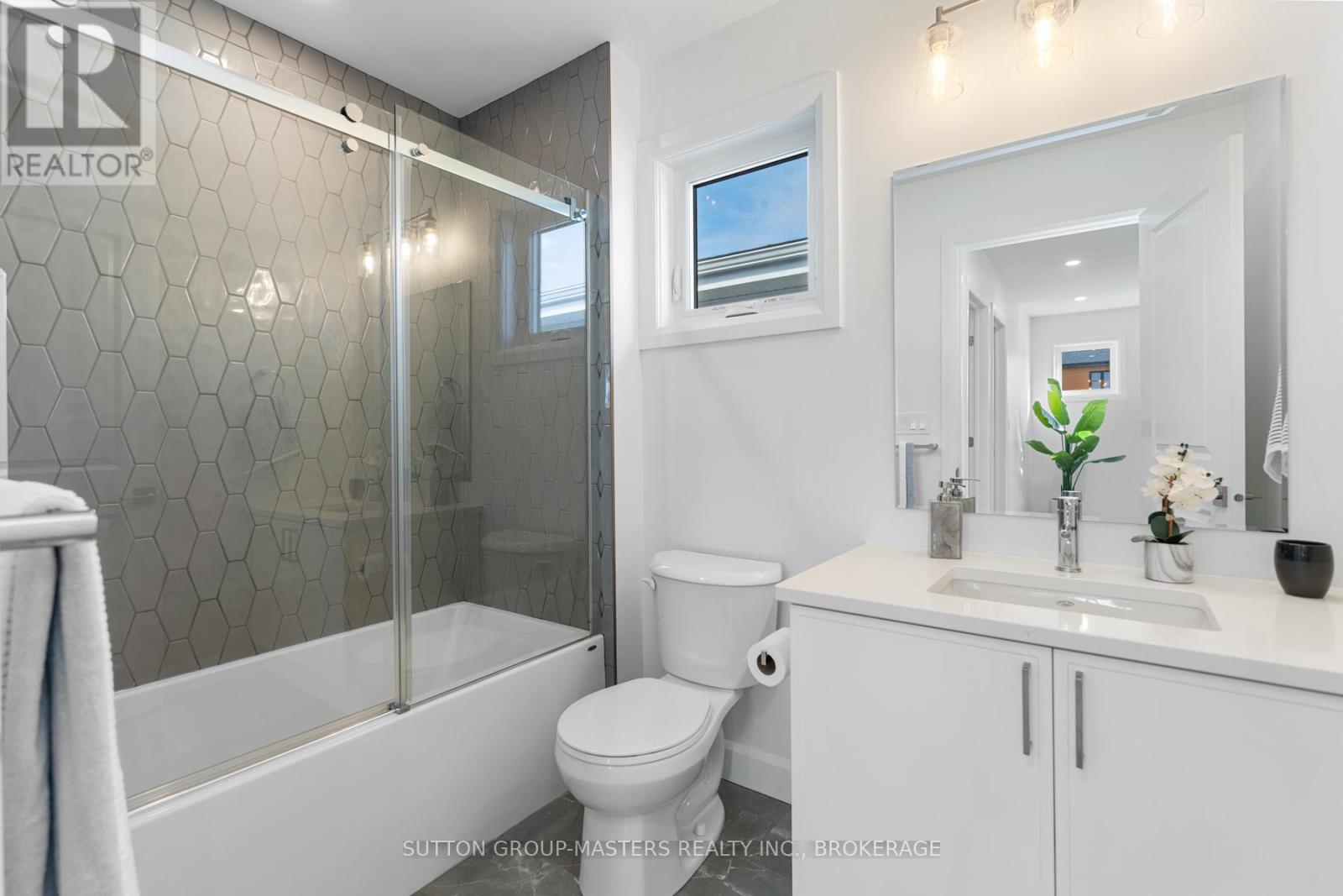 204 Superior Drive, Loyalist (Amherstview), Ontario  K7N 0E8 - Photo 31 - X12341598