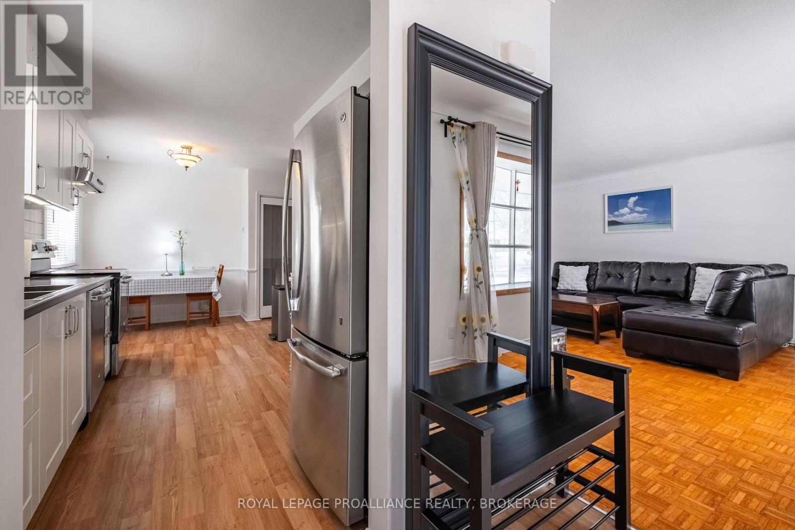 687 Harrow Place, Kingston, Ontario  K7M 5M1 - Photo 3 - X12341616