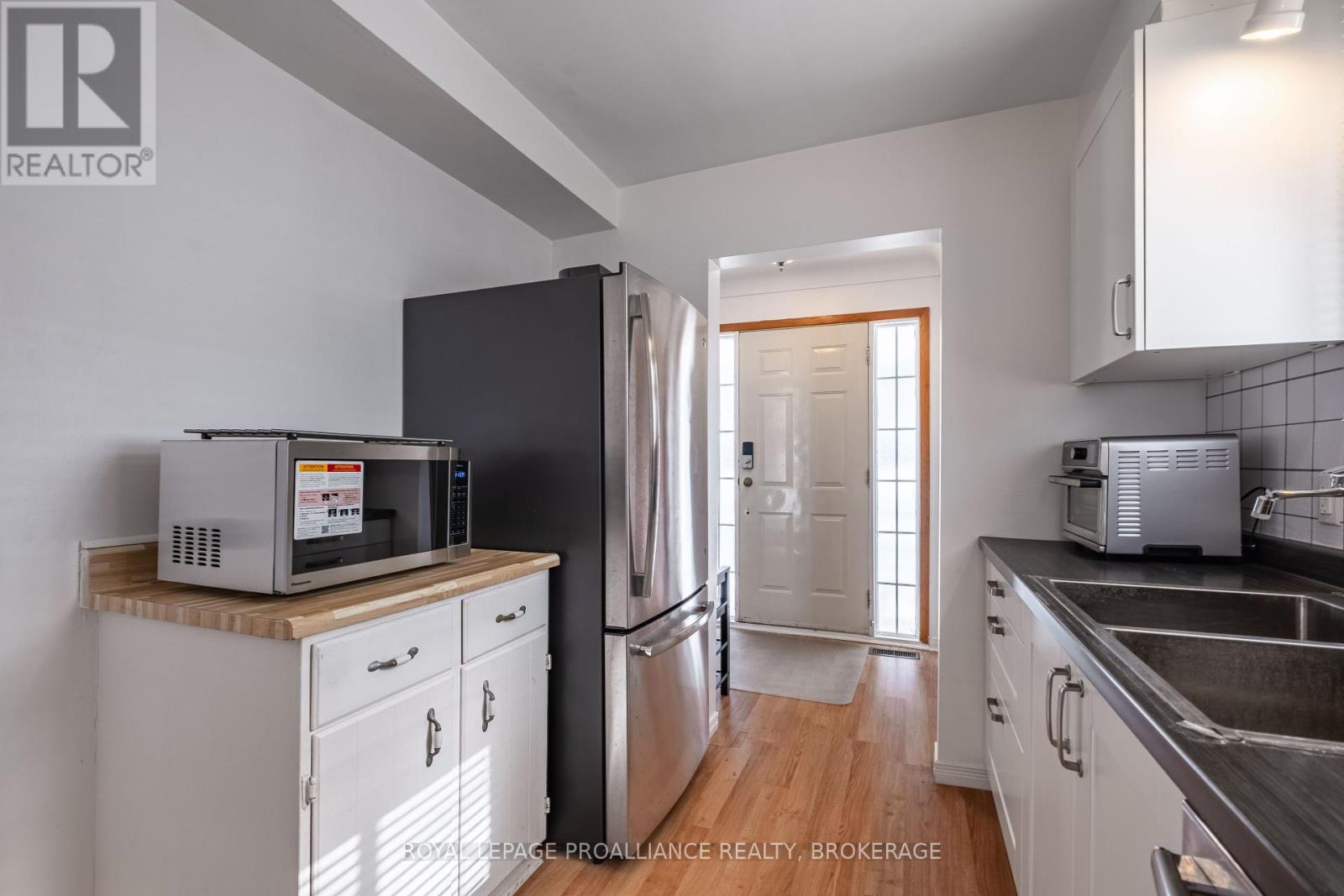 687 Harrow Place, Kingston, Ontario  K7M 5M1 - Photo 5 - X12341616