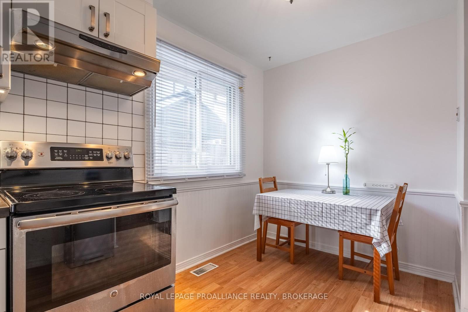 687 Harrow Place, Kingston, Ontario  K7M 5M1 - Photo 6 - X12341616