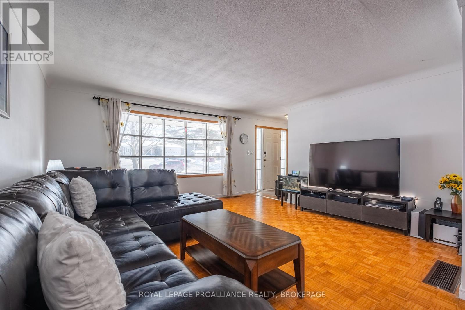 687 Harrow Place, Kingston, Ontario  K7M 5M1 - Photo 9 - X12341616