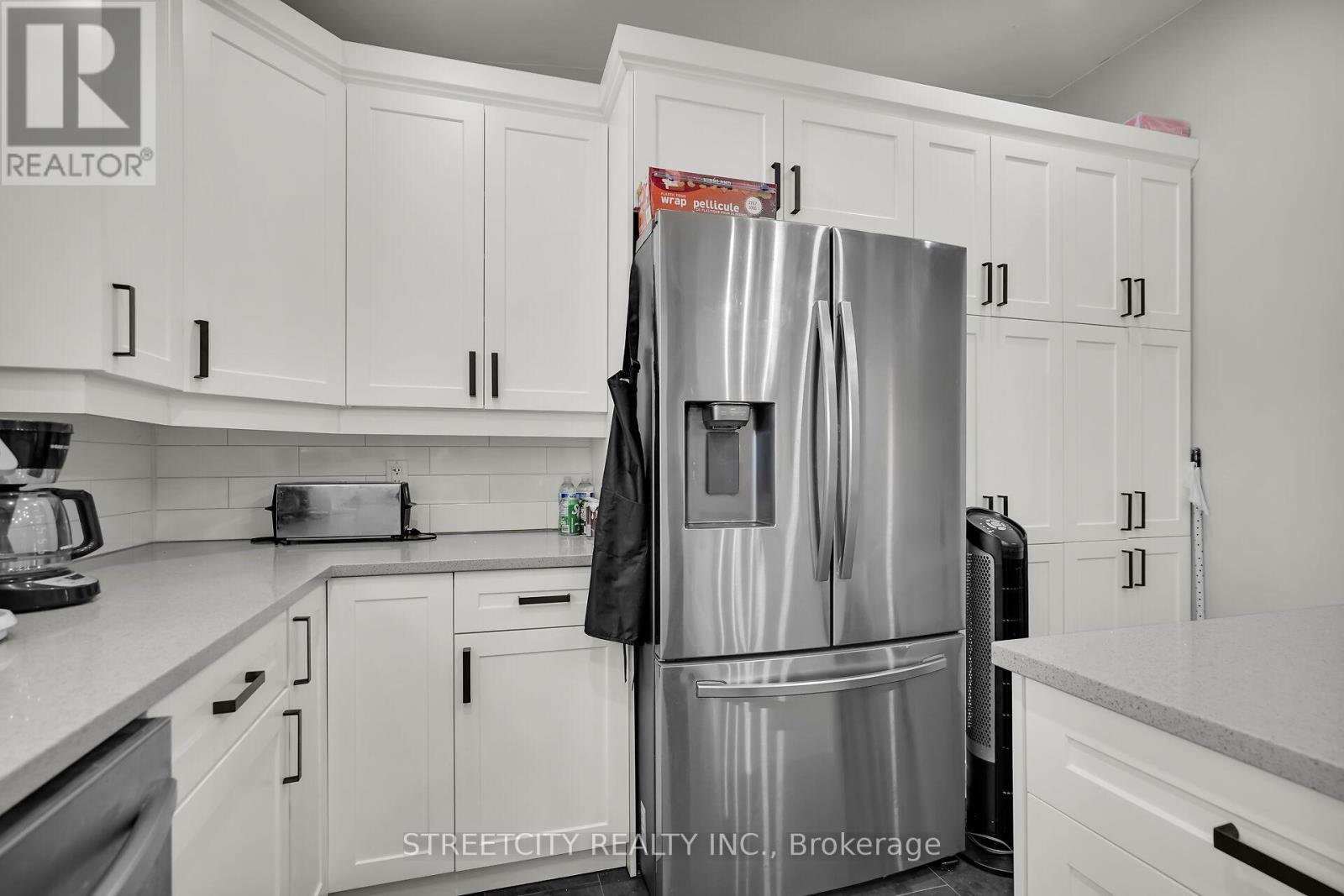 7 Myrtle Street, St. Thomas, Ontario  N5R 2E6 - Photo 23 - X12341697