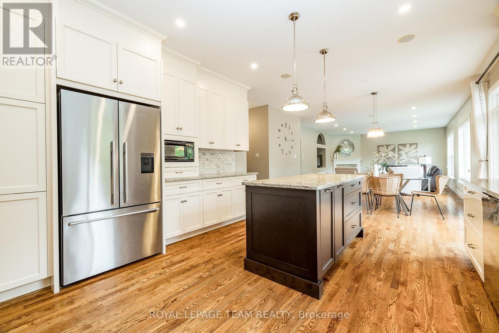 10 Beechgrove Gardens, Ottawa, Ontario  K2S 1W5 - Photo 13 - X12341642