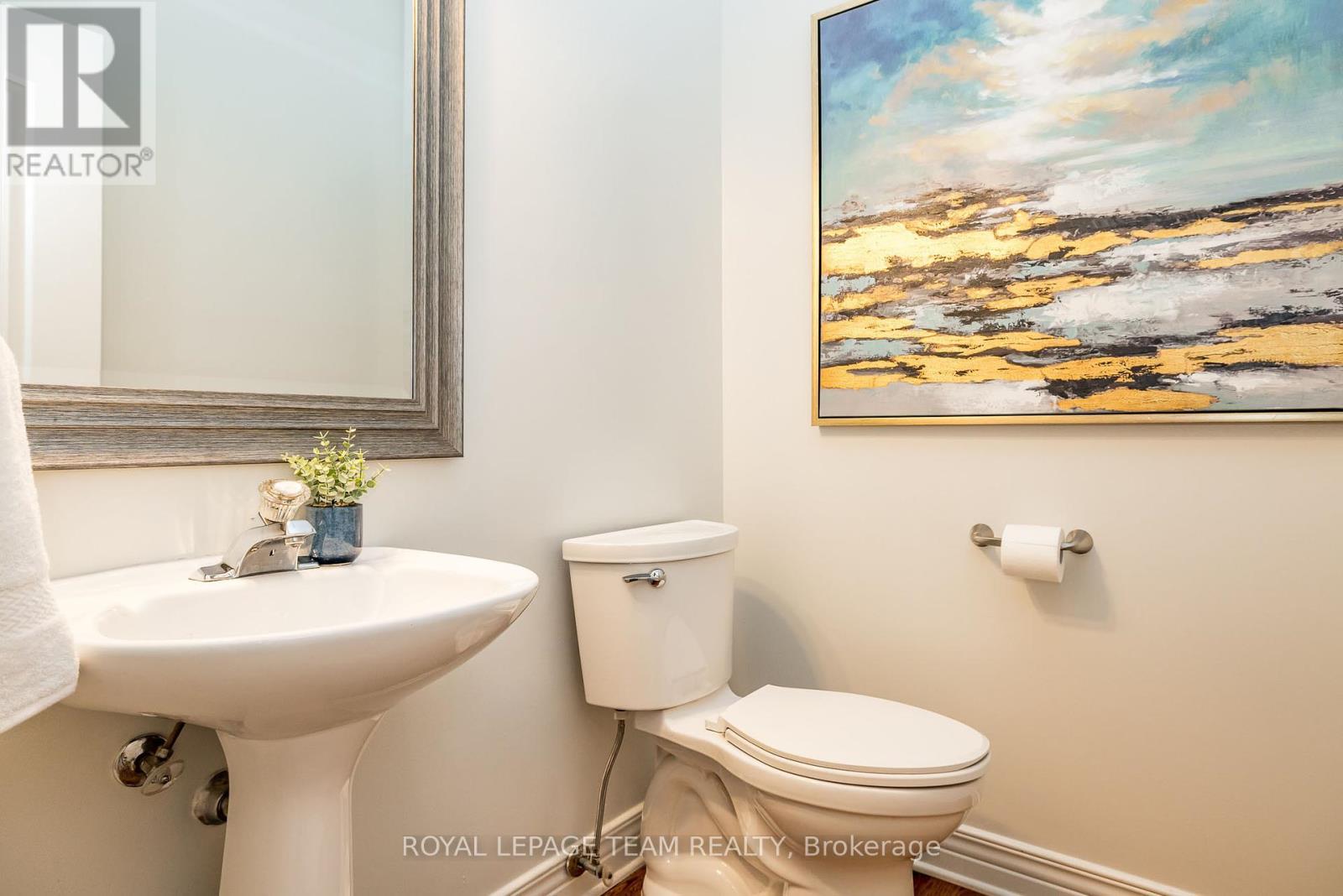10 Beechgrove Gardens, Ottawa, Ontario  K2S 1W5 - Photo 18 - X12341642