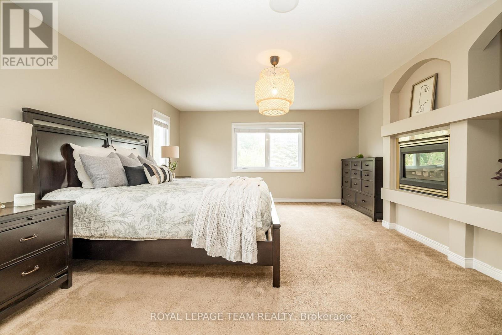 10 Beechgrove Gardens, Ottawa, Ontario  K2S 1W5 - Photo 19 - X12341642