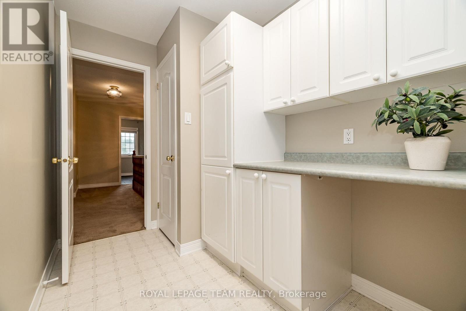 10 Beechgrove Gardens, Ottawa, Ontario  K2S 1W5 - Photo 31 - X12341642