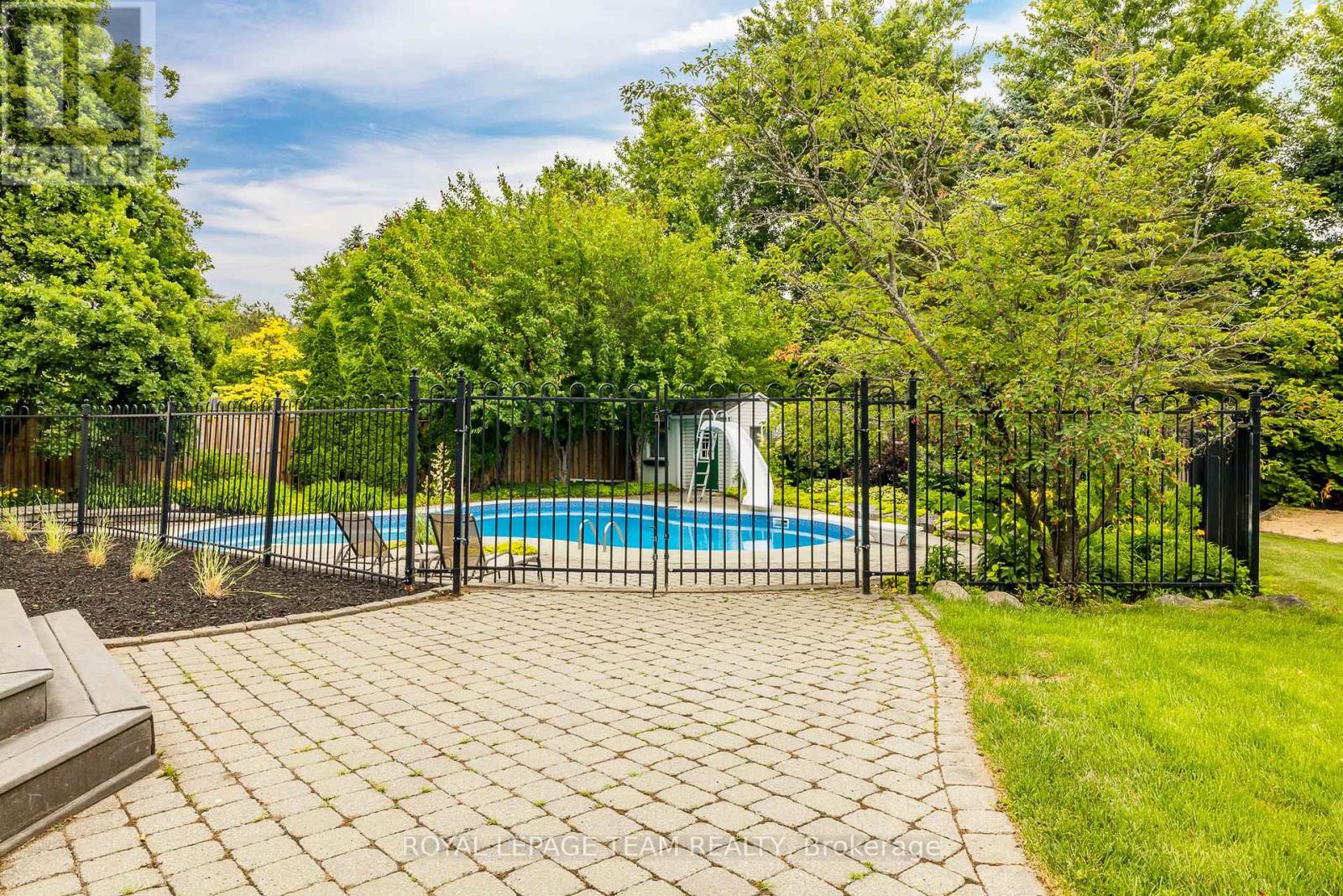 10 Beechgrove Gardens, Ottawa, Ontario  K2S 1W5 - Photo 44 - X12341642