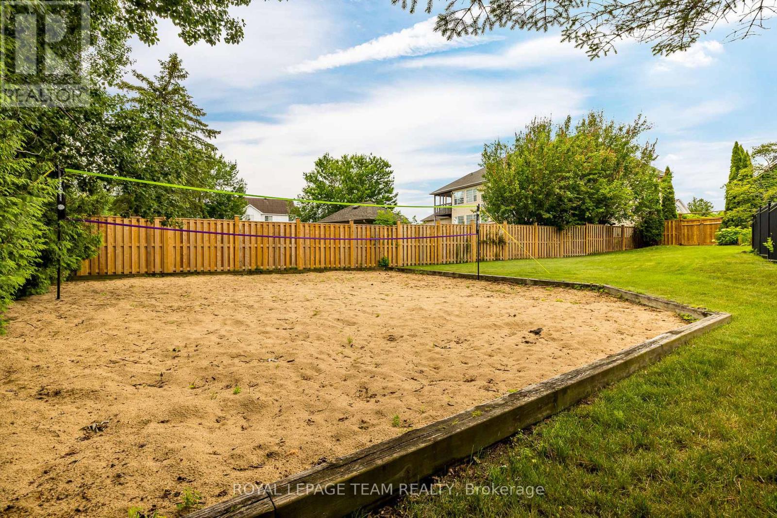 10 Beechgrove Gardens, Ottawa, Ontario  K2S 1W5 - Photo 48 - X12341642