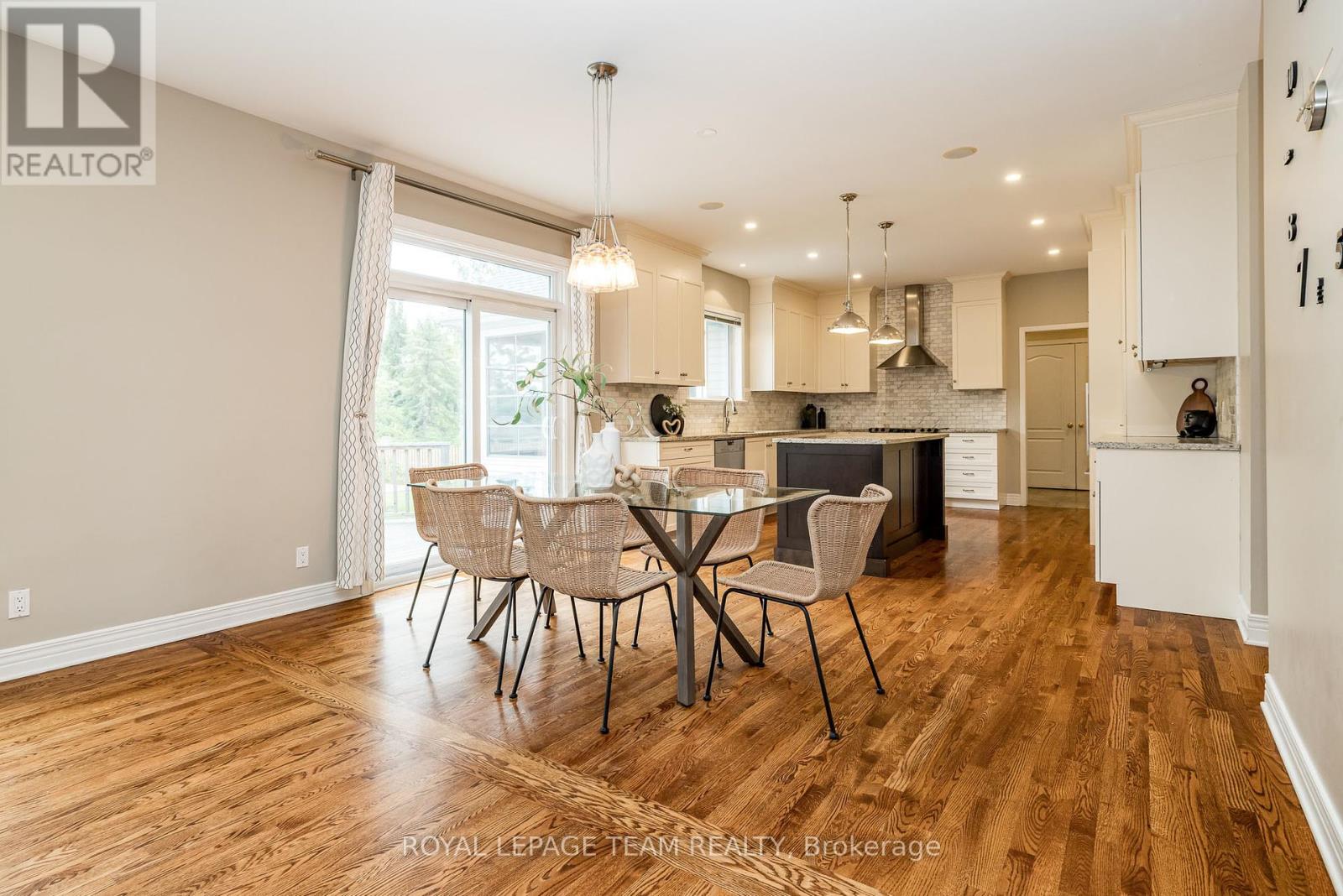 10 Beechgrove Gardens, Ottawa, Ontario  K2S 1W5 - Photo 9 - X12341642