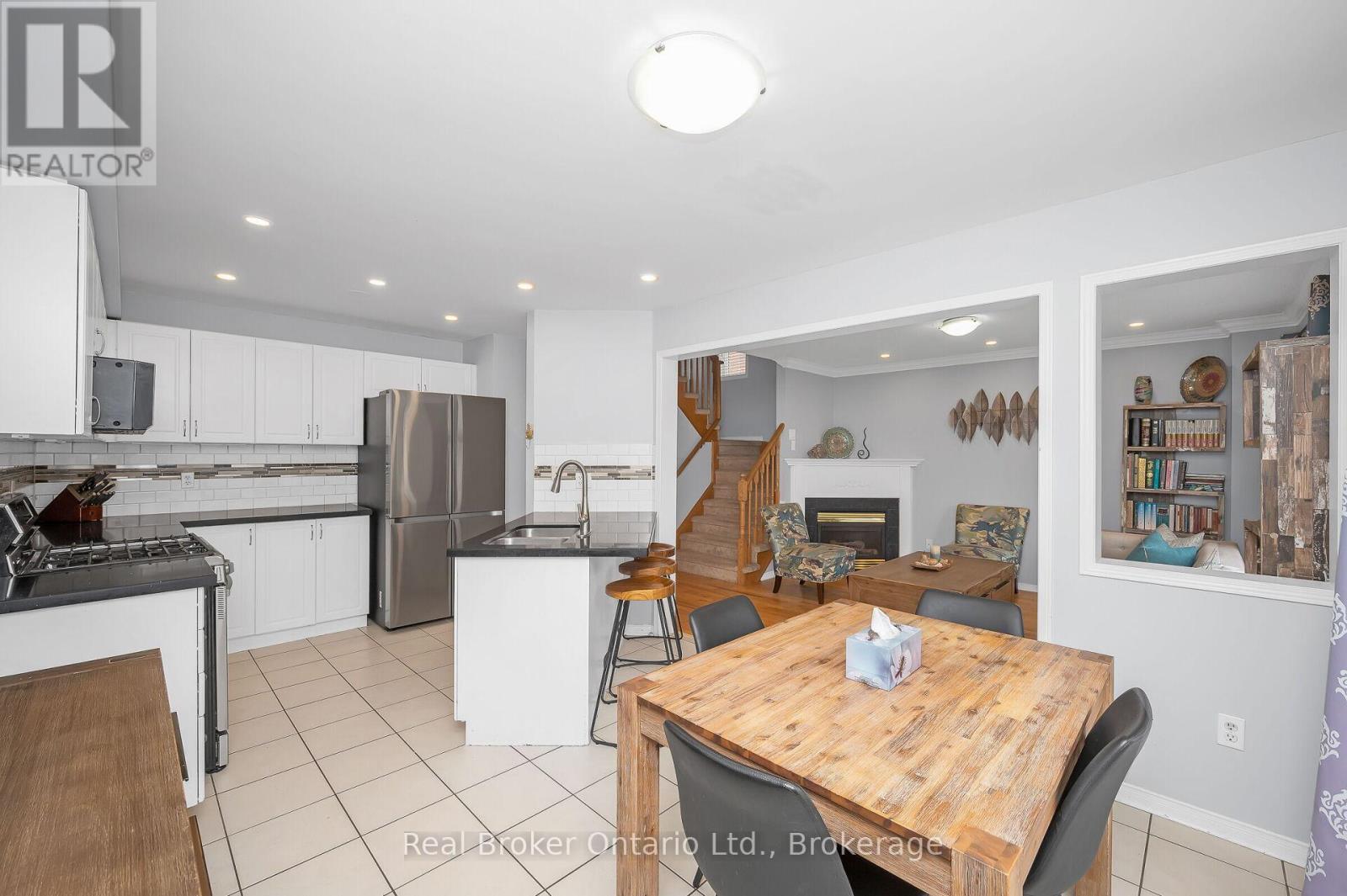 2458 Postmaster Drive, Oakville, Ontario  L6M 5A8 - Photo 17 - W12341643