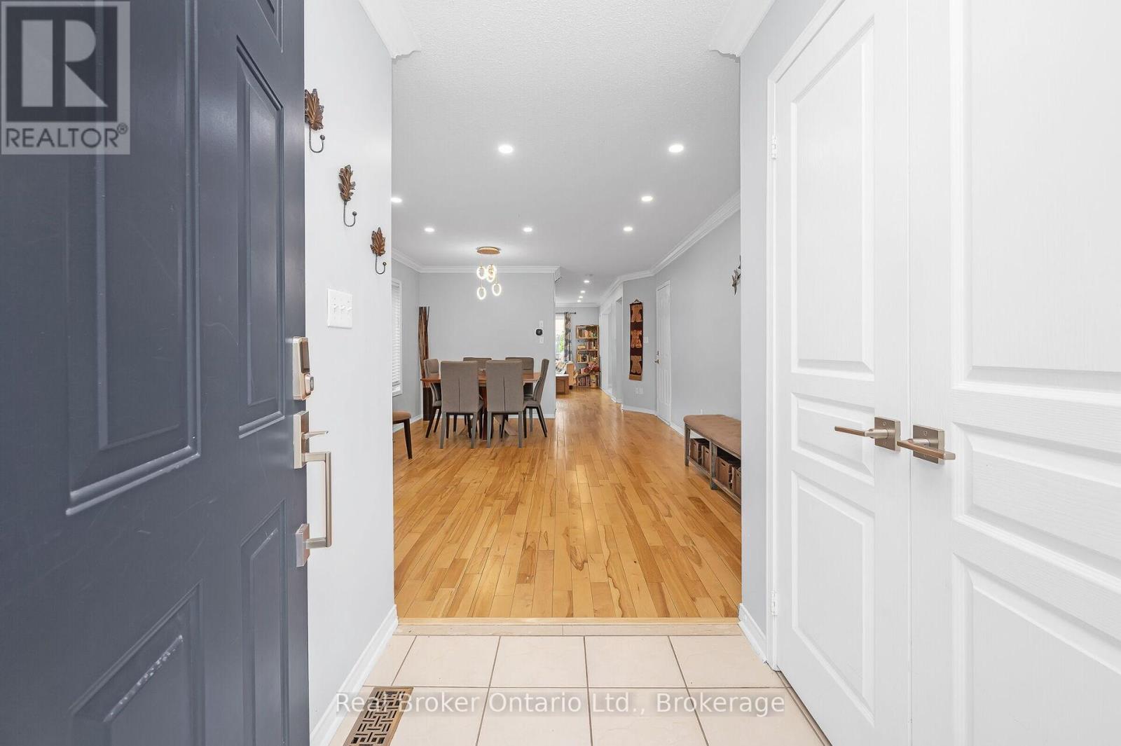 2458 Postmaster Drive, Oakville, Ontario  L6M 5A8 - Photo 6 - W12341643