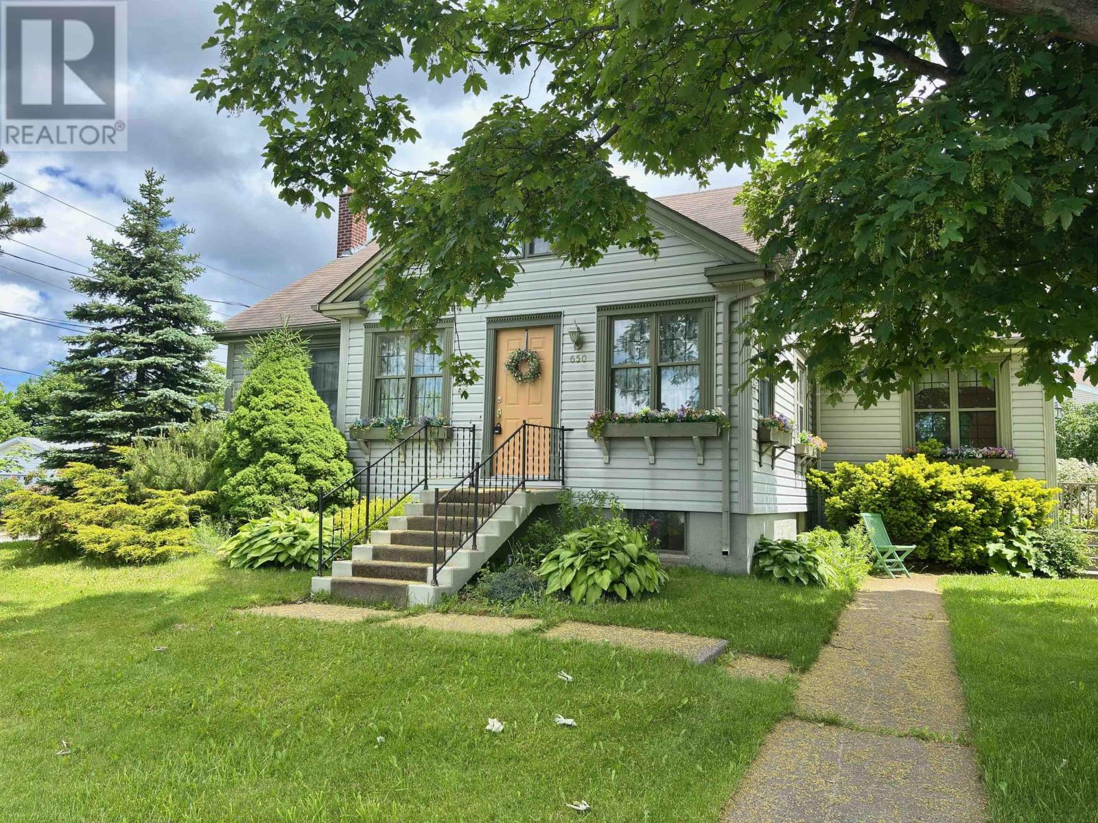 650 George Street, New Waterford, Nova Scotia  B1H 4E6 - Photo 1 - 202516358
