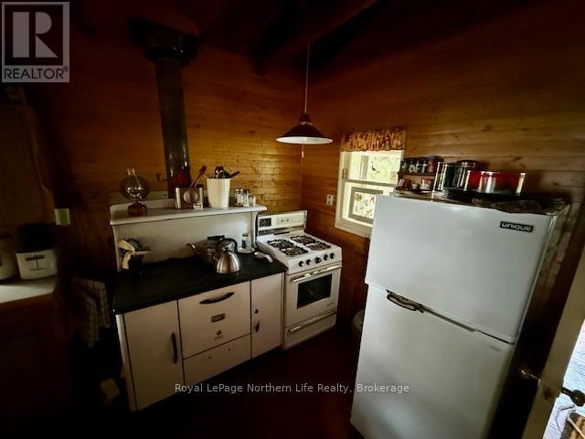 76 Cassels Lake Island A, Temagami, Ontario P0H 2H0 - Photo 14 - X12341655