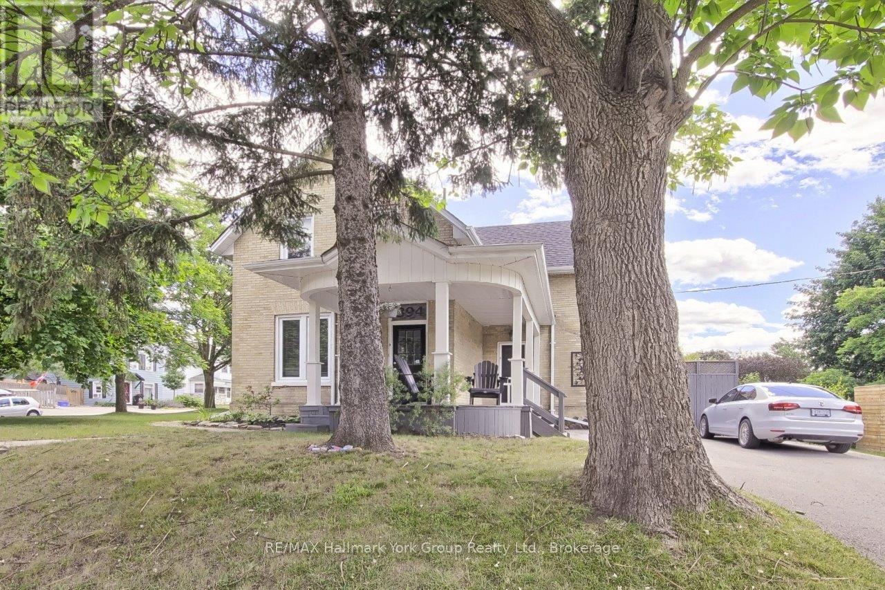 394 Eagle Street, Newmarket, Ontario  L3Y 1K4 - Photo 2 - N12332290
