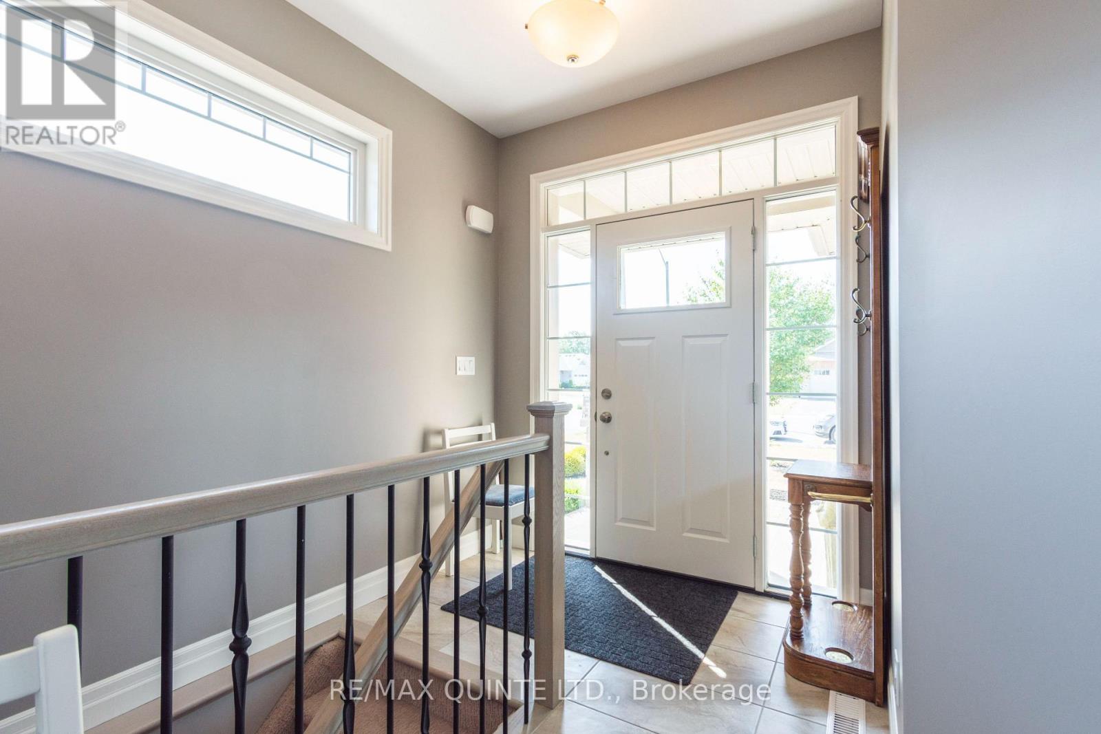 Property at 98 SPRUCE GARDENS image 4