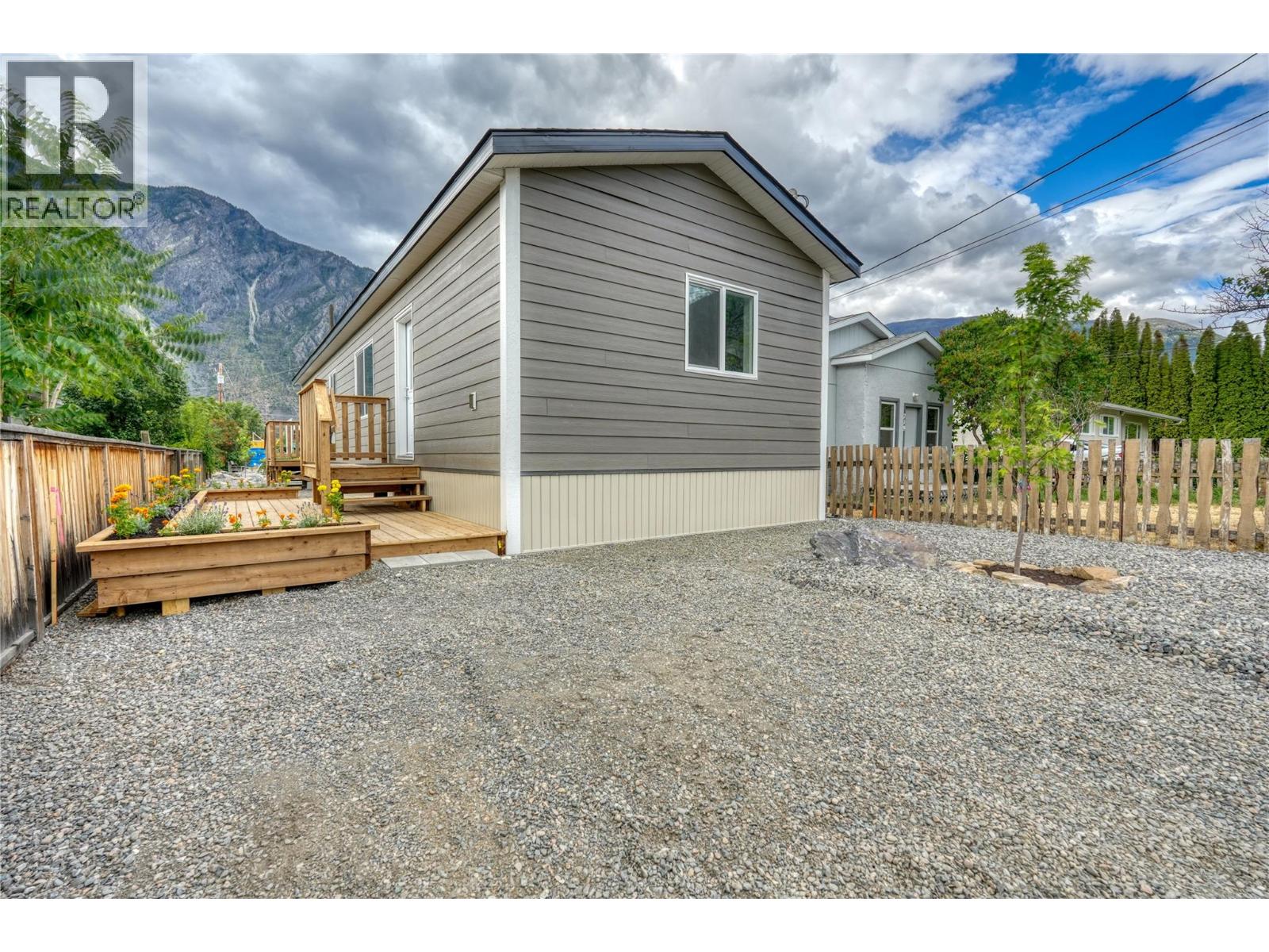 721 6th Avenue, Keremeos, British Columbia  V0X 1N3 - Photo 15 - 10359283