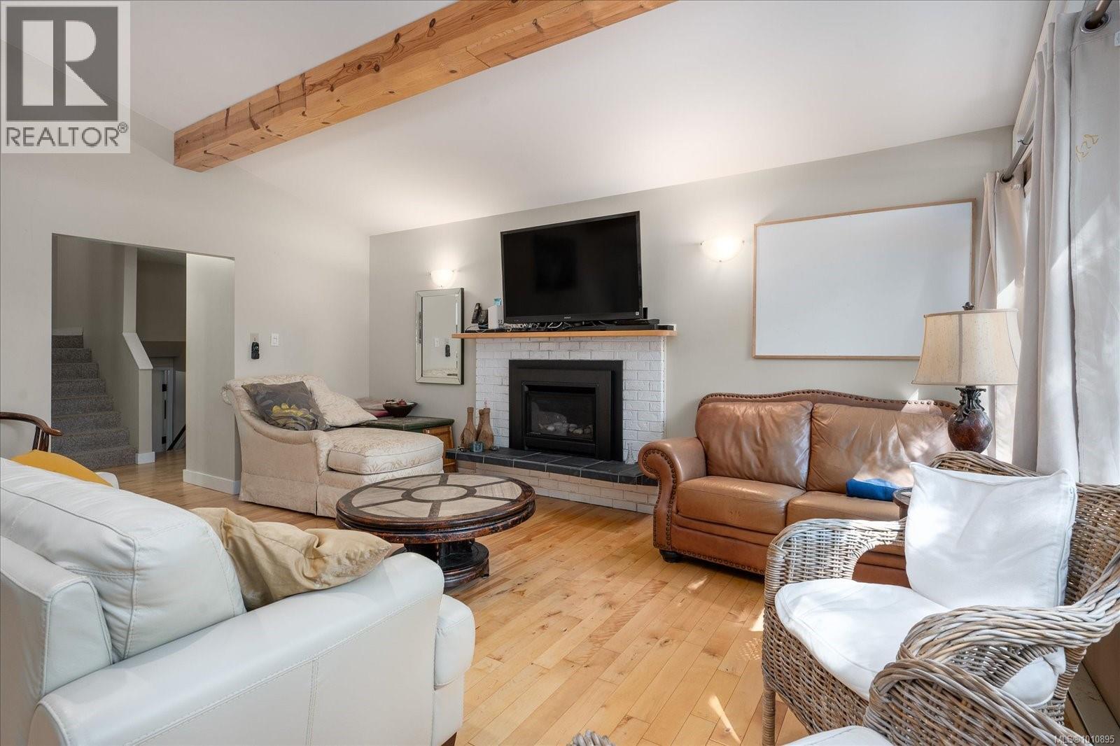 Property at 260 Malaspina Dr image 3