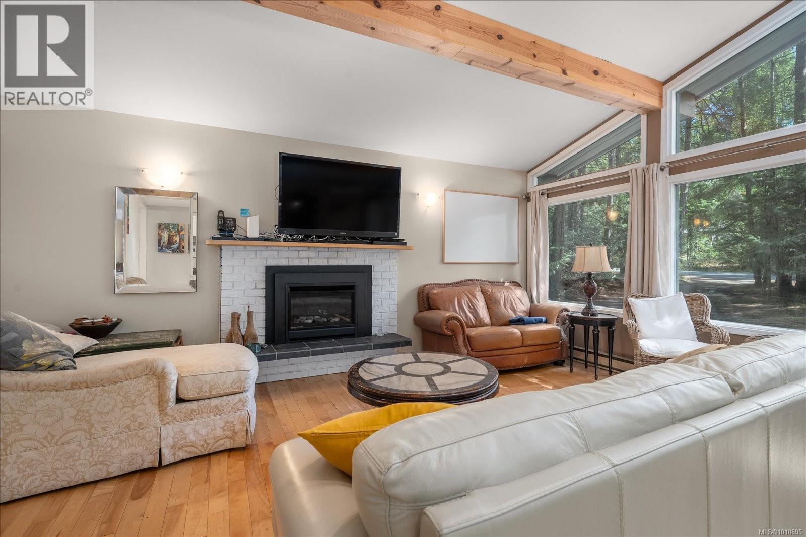 Property at 260 Malaspina Dr image 2
