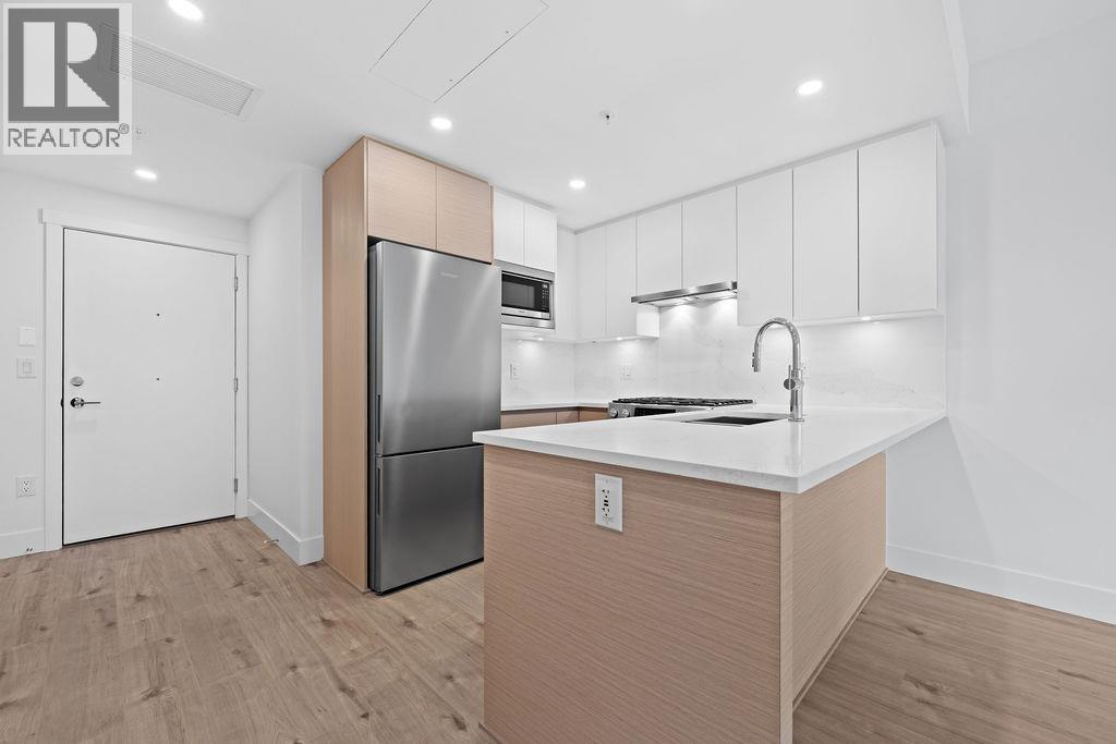 305 4788 Hastings Street, Burnaby, British Columbia  V5C 0P4 - Photo 1 - R3036082