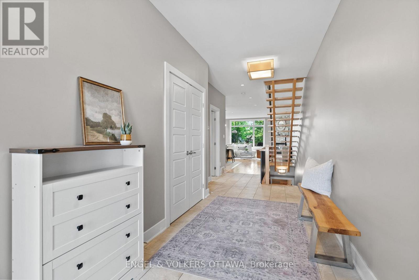 Property at 1103 NORMANDY CRESCENT image 4