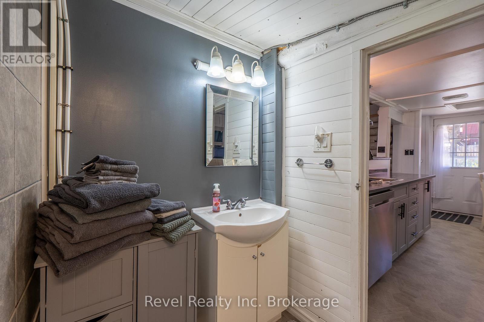 14 And 120-121 Mowat Crescent, North Bay, Ontario  P1A 1R5 - Photo 19 - X12338731