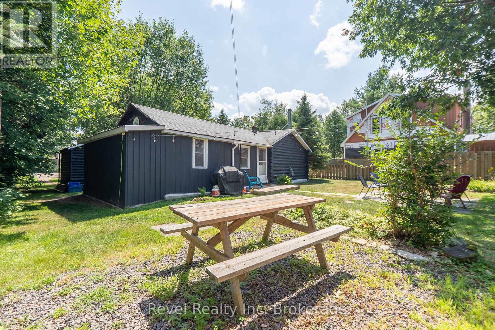 Property at 14 AND 120-121 MOWAT CRESCENT image 3