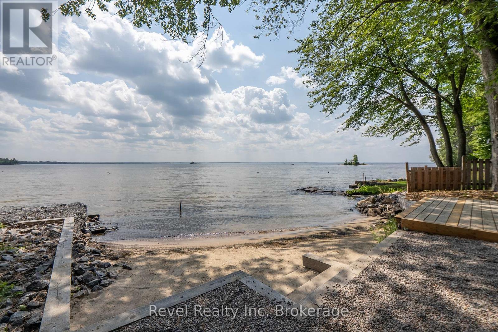 120-121 Mowat Crescent, North Bay, Ontario  P1A 1R5 - Photo 13 - X12338732