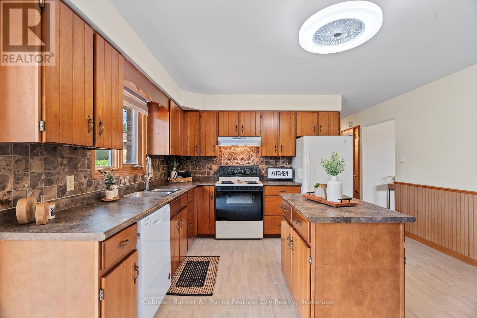 215 Bennett Street E, Goderich, Ontario  N7A 1A8 - Photo 13 - X12341704