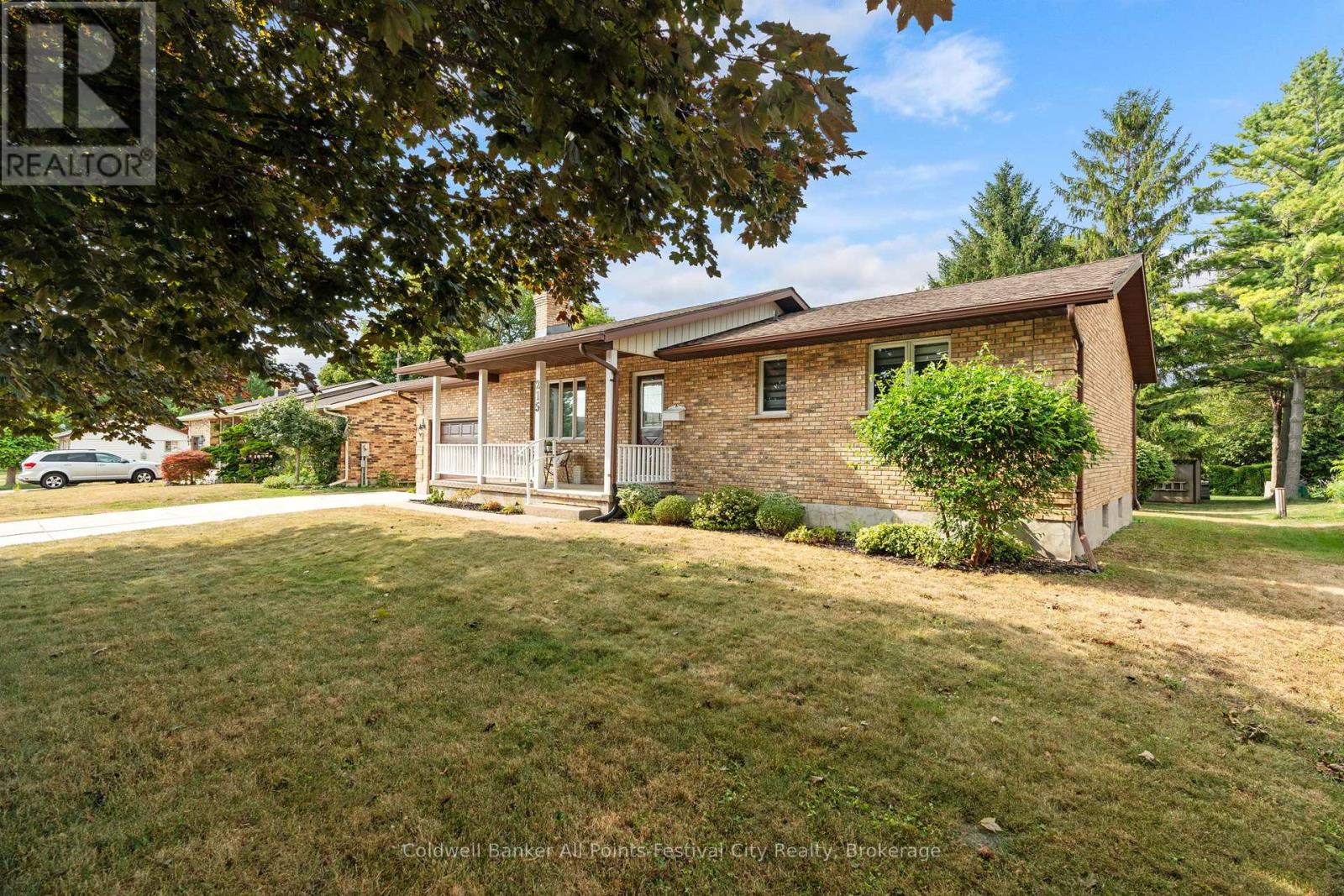 215 Bennett Street E, Goderich, Ontario  N7A 1A8 - Photo 3 - X12341704