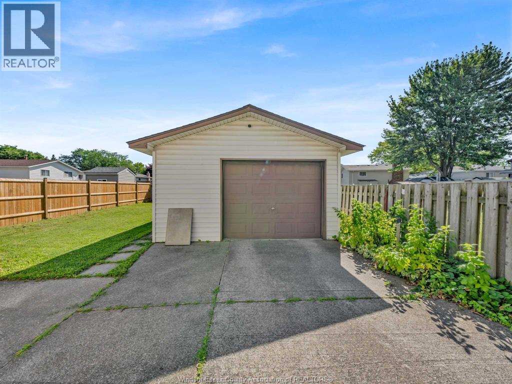 Property at 3310 Hemlock image 3