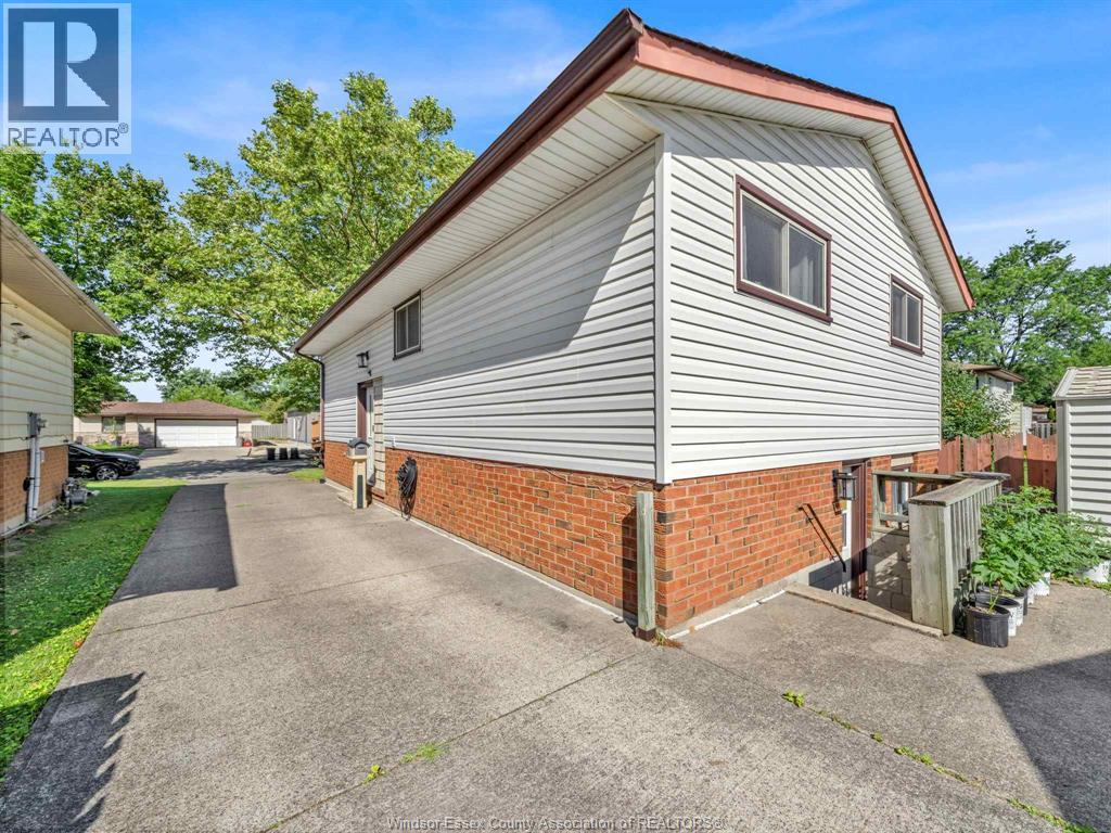 Property at 3310 Hemlock image 4