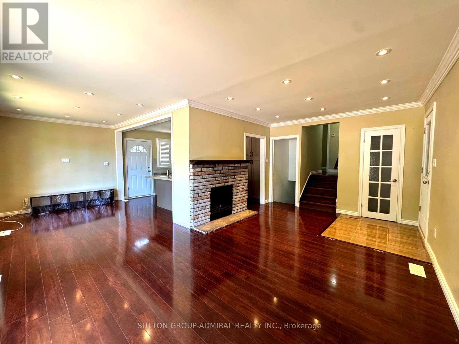 958 Midland Avenue, Toronto, Ontario  M1K 4G3 - Photo 4 - E12341406