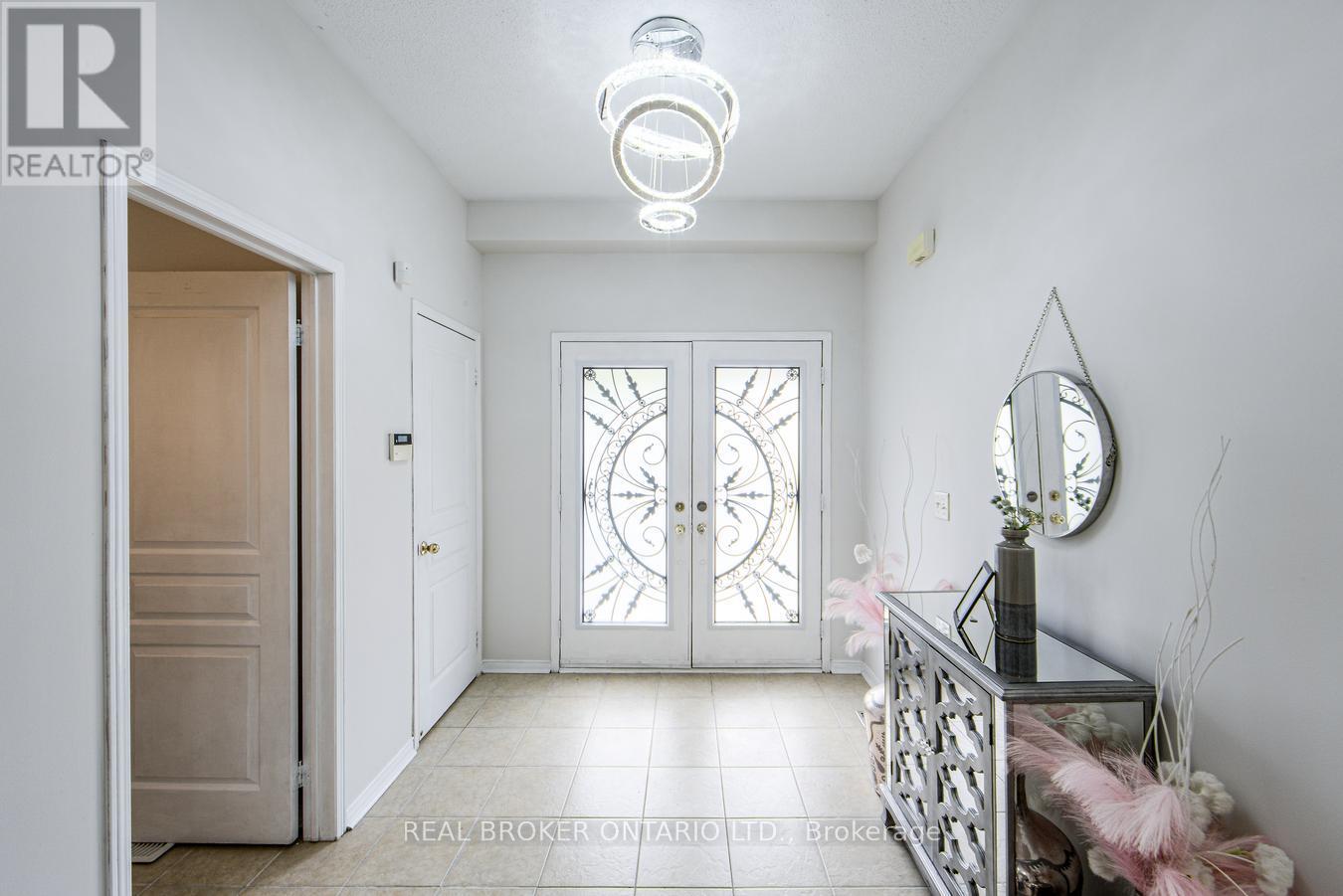Property at 555 SHAFTSBURY STREET image 5