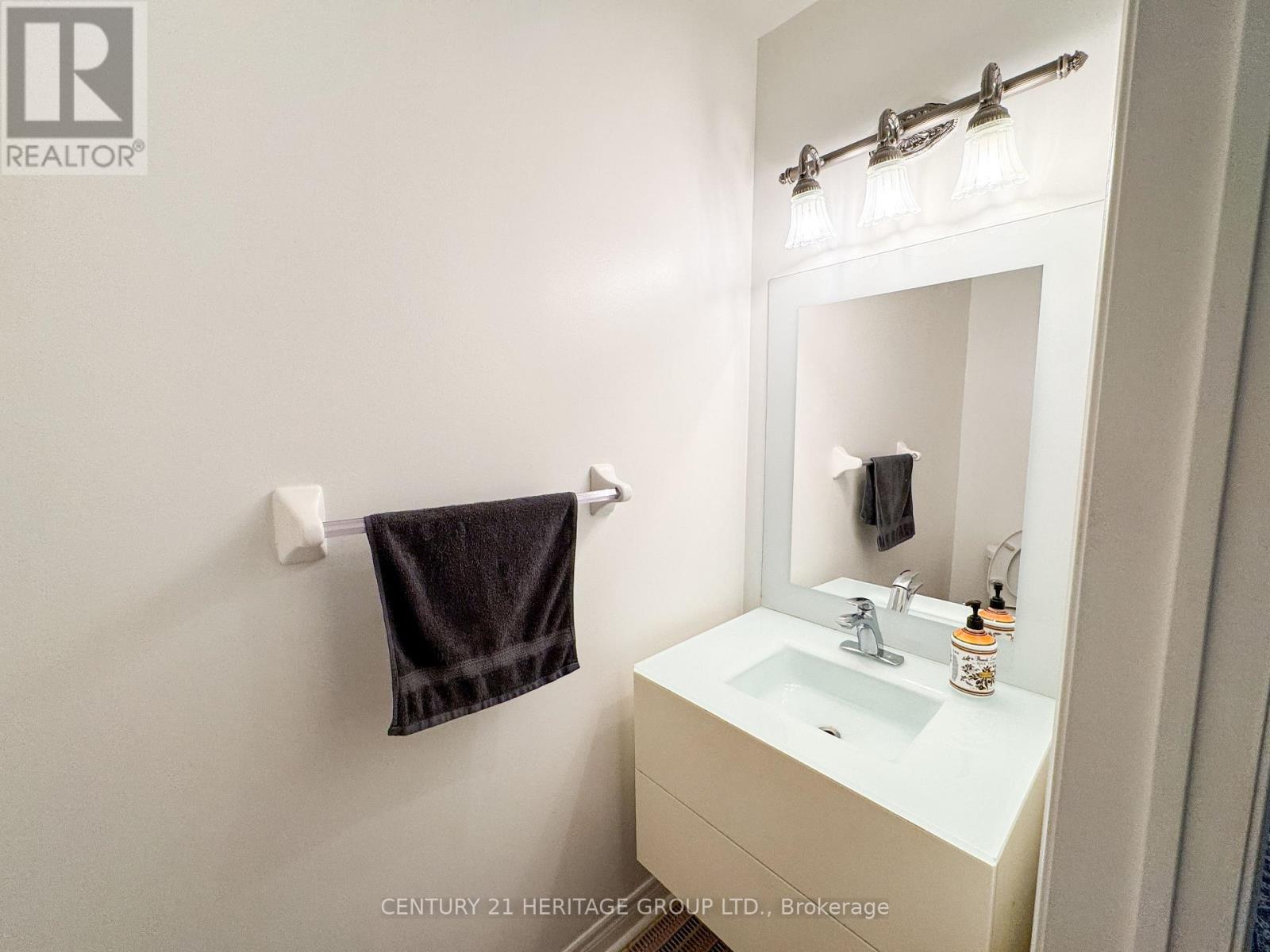 47 Christephen Crescent, Richmond Hill (Rouge Woods), Ontario  L4S 2S6 - Photo 4 - N12341307