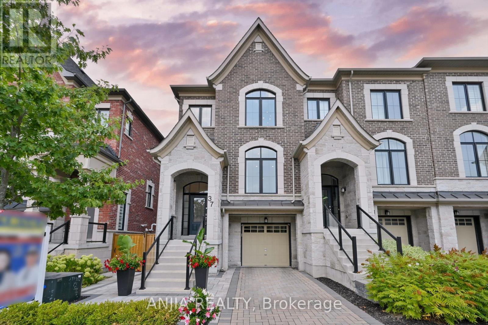 Property at 37 DUNCOMBE LANE image 1