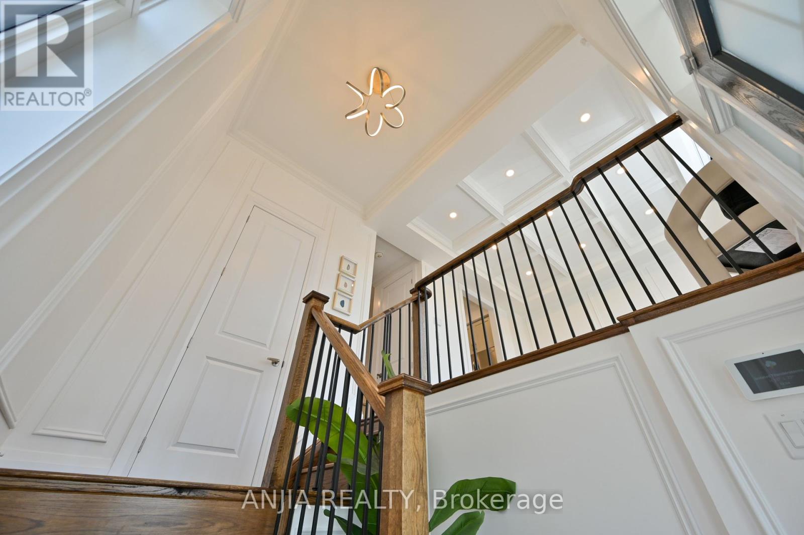 Property at 37 DUNCOMBE LANE image 3