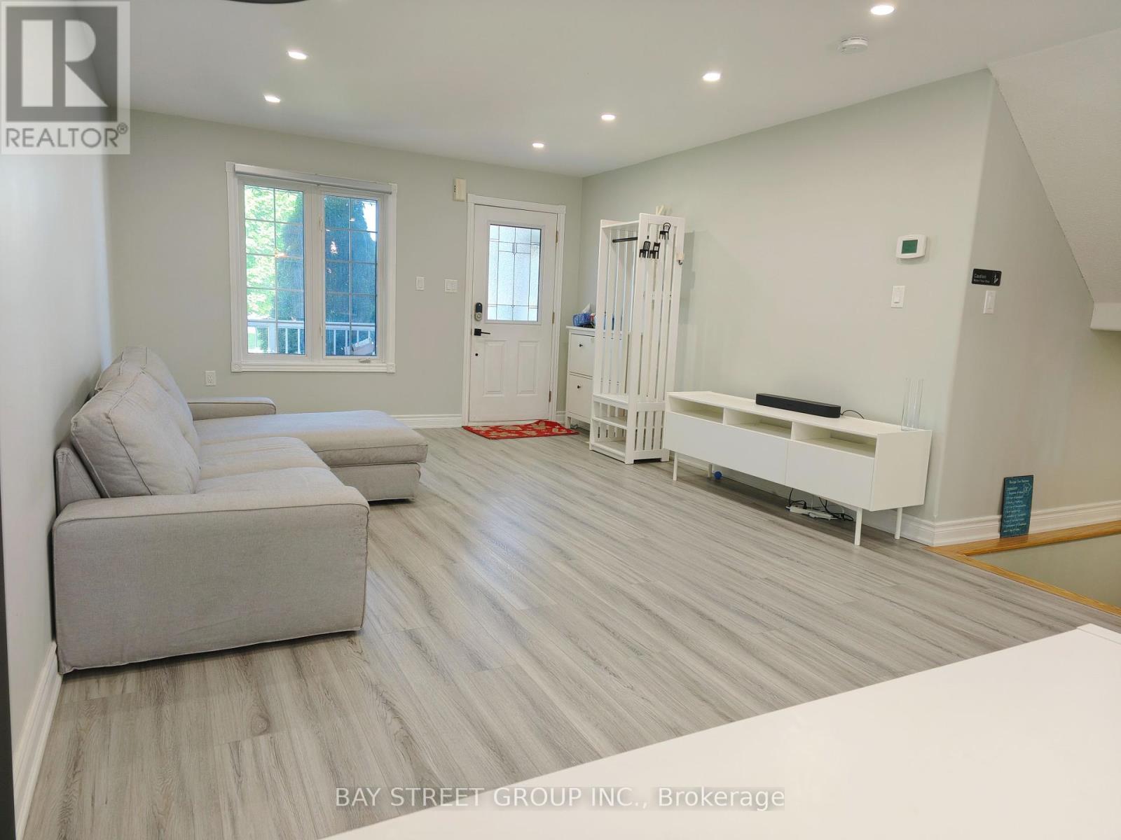 18 Wrendale Crescent, Georgina, Ontario  L4P 4C4 - Photo 6 - N12341573