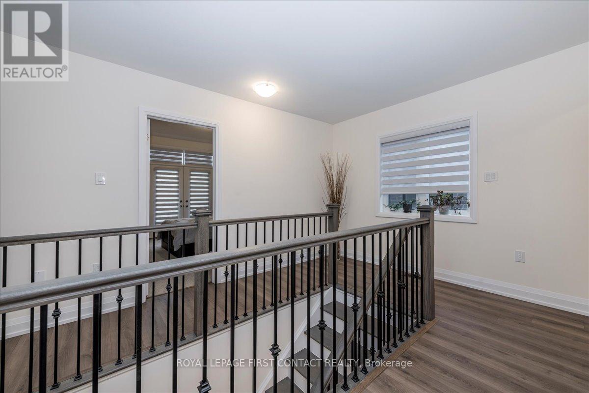 11 Calypso Avenue, Springwater (Midhurst), Ontario  L9X 2E1 - Photo 10 - S12341568