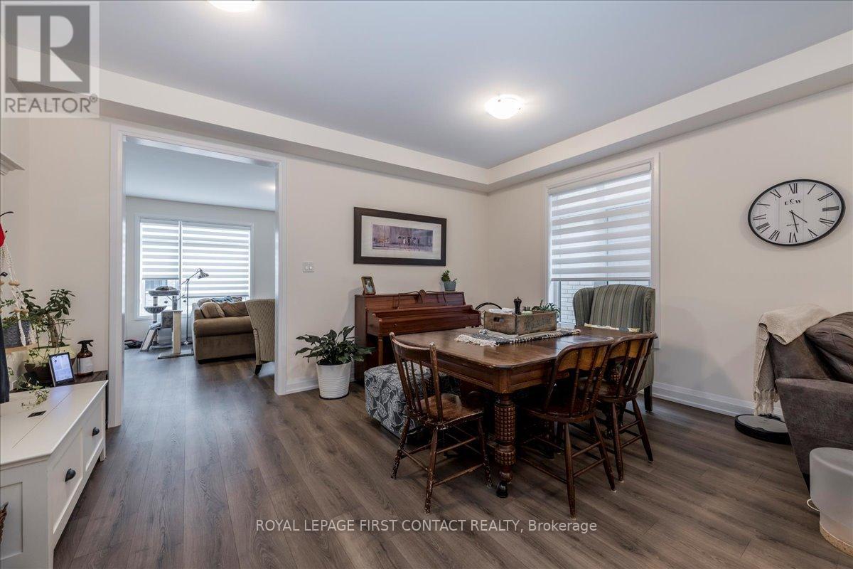 11 Calypso Avenue, Springwater (Midhurst), Ontario  L9X 2E1 - Photo 6 - S12341568