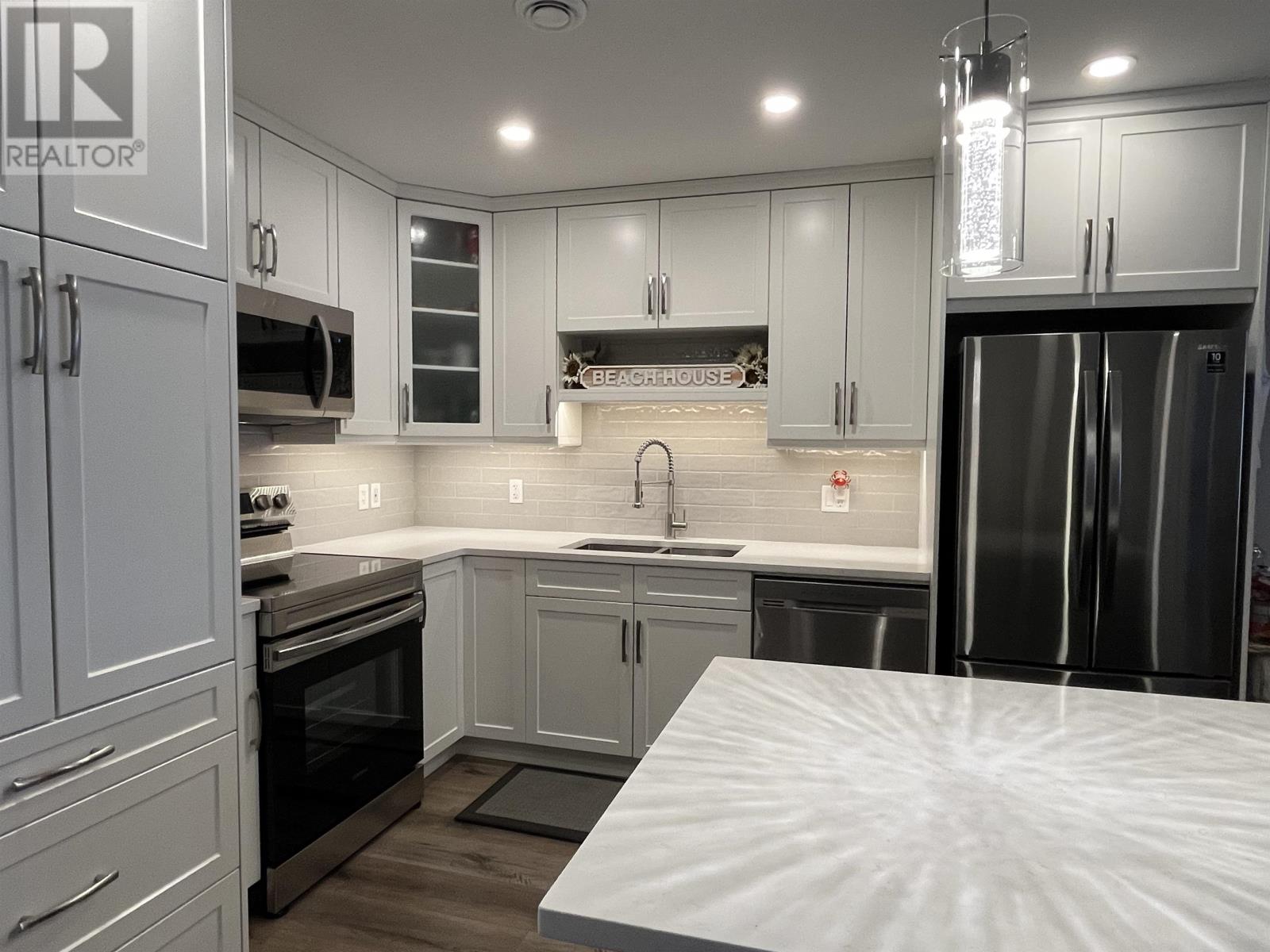 Property at 98 Kindred Avenue image 3