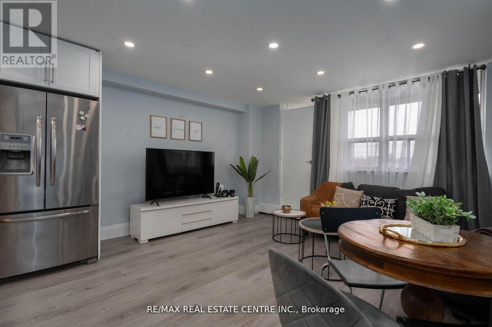 504 - 3621 Lakeshore Boulevard, Toronto (Long Branch), Ontario  M9W 4W1 - Photo 1 - W12341344