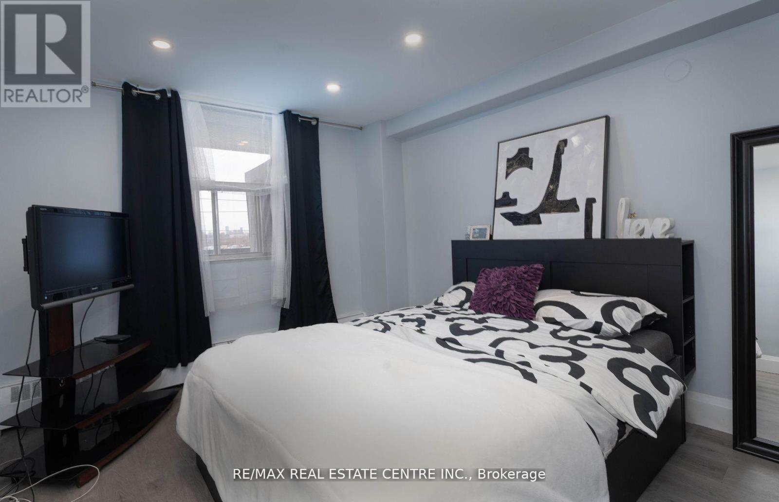 504 - 3621 Lakeshore Boulevard, Toronto (Long Branch), Ontario  M9W 4W1 - Photo 12 - W12341344