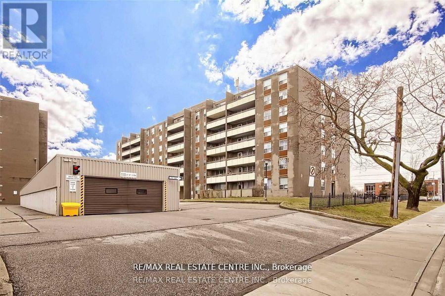 504 - 3621 Lakeshore Boulevard, Toronto (Long Branch), Ontario  M9W 4W1 - Photo 2 - W12341344