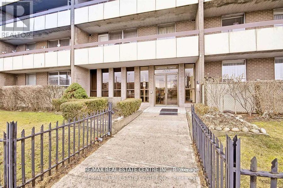 504 - 3621 Lakeshore Boulevard, Toronto (Long Branch), Ontario  M9W 4W1 - Photo 3 - W12341344