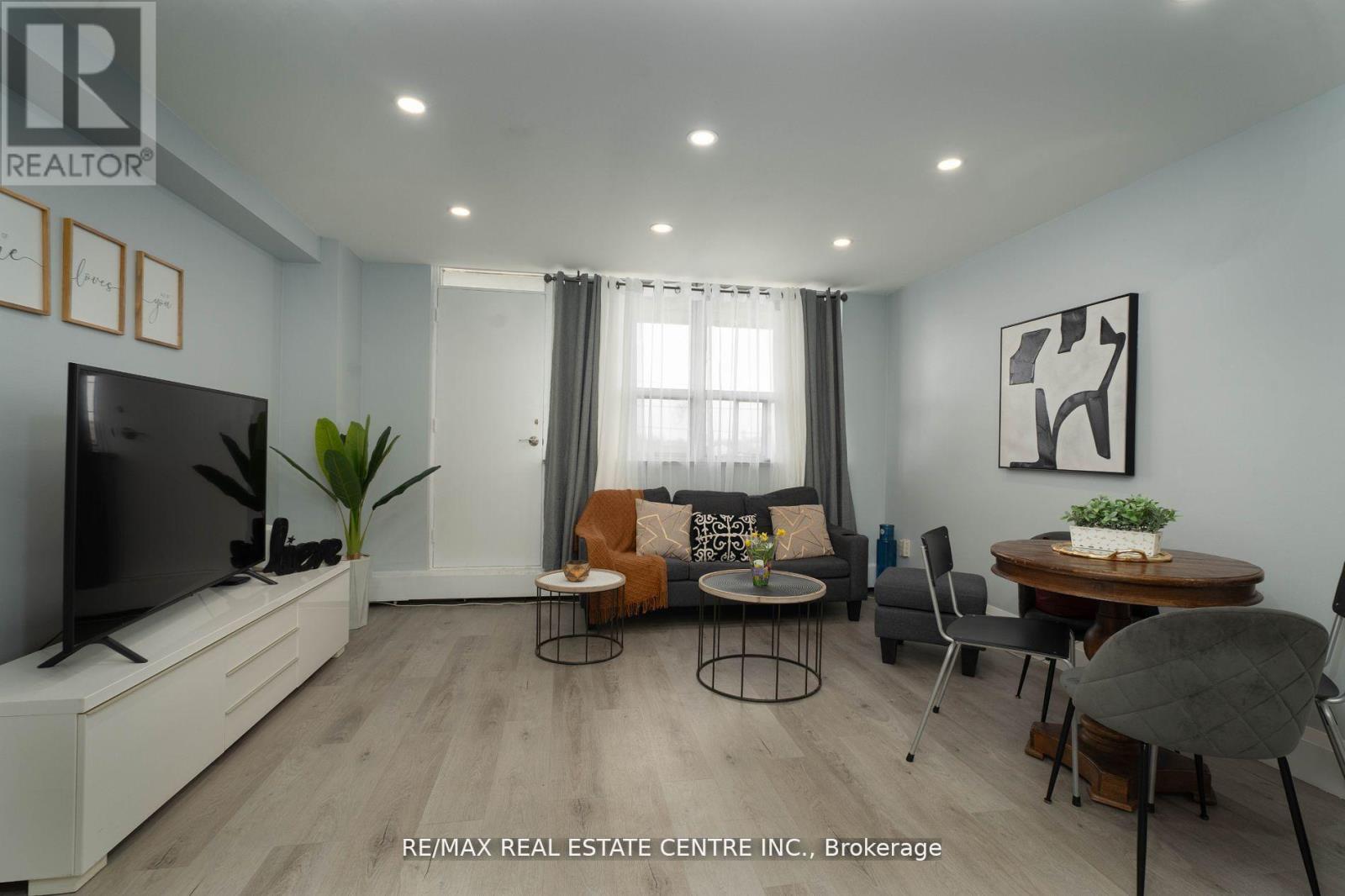 504 - 3621 Lakeshore Boulevard, Toronto (Long Branch), Ontario  M9W 4W1 - Photo 4 - W12341344